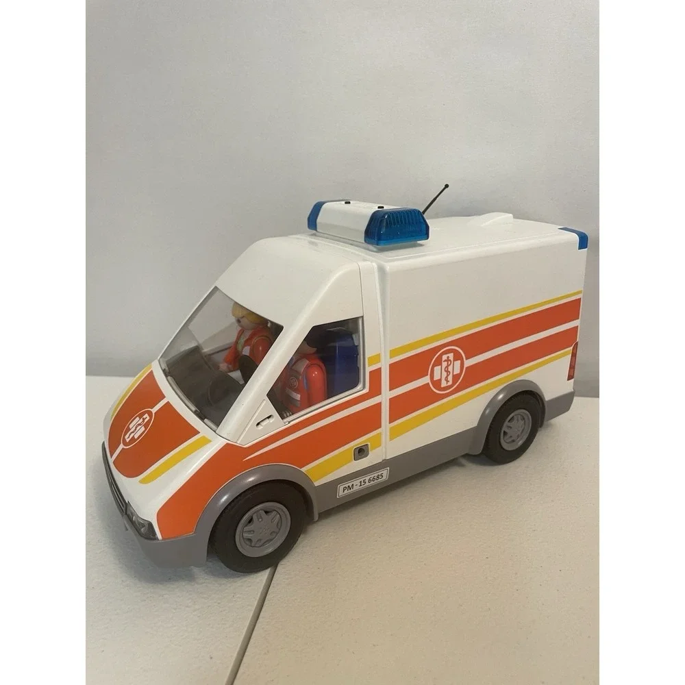 Playmobil ambulance people