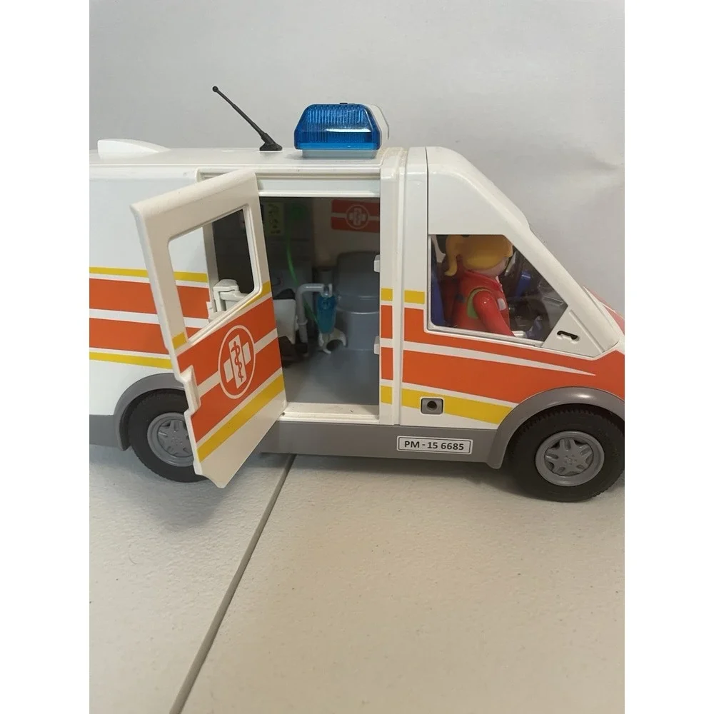 Playmobil ambulance people