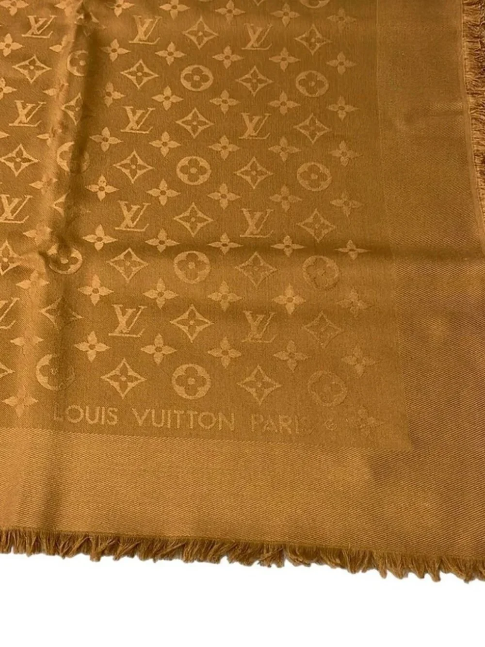 Louis Vuitton accessories	lid box