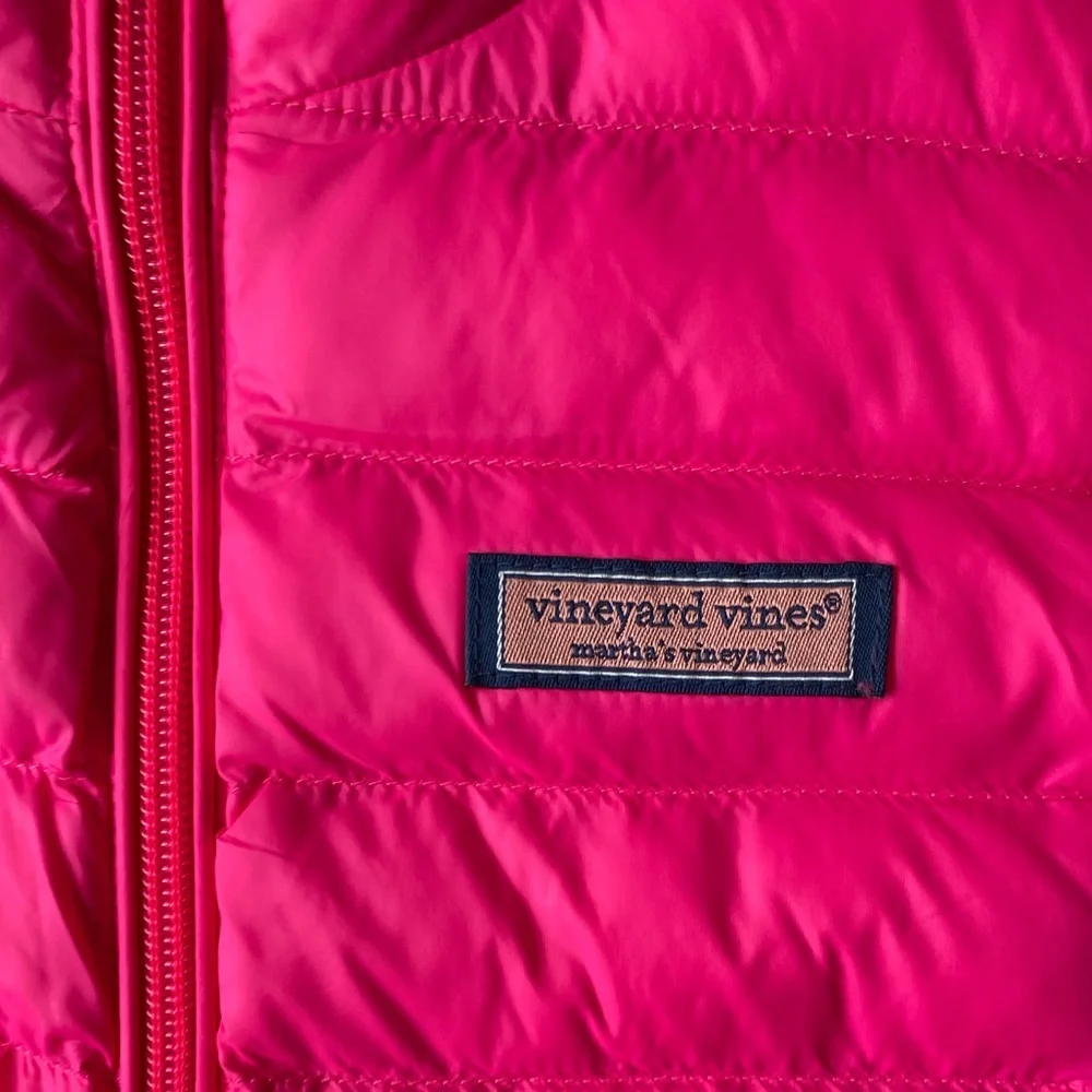 Vineyard Vines chest 16