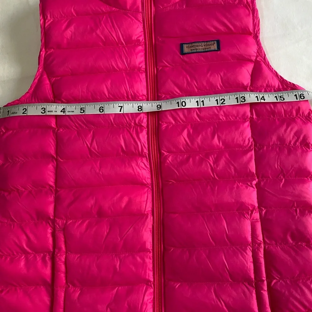 Vineyard Vines chest 16