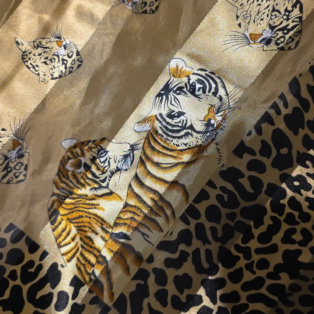 Unbranded elegant gold