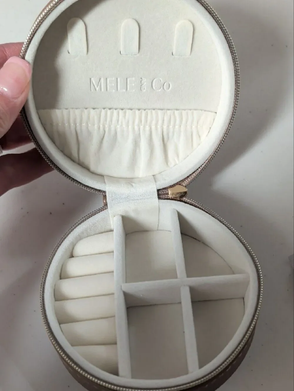 mele and co compact round
