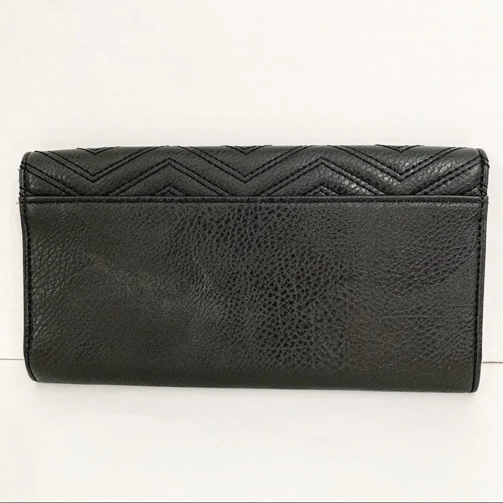 Guess black clutch