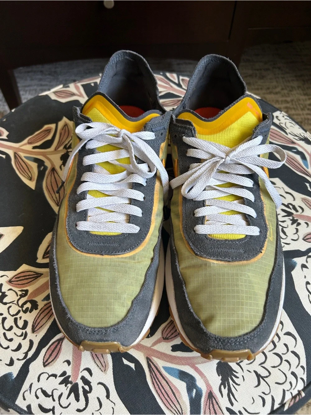 Nike se stored leather