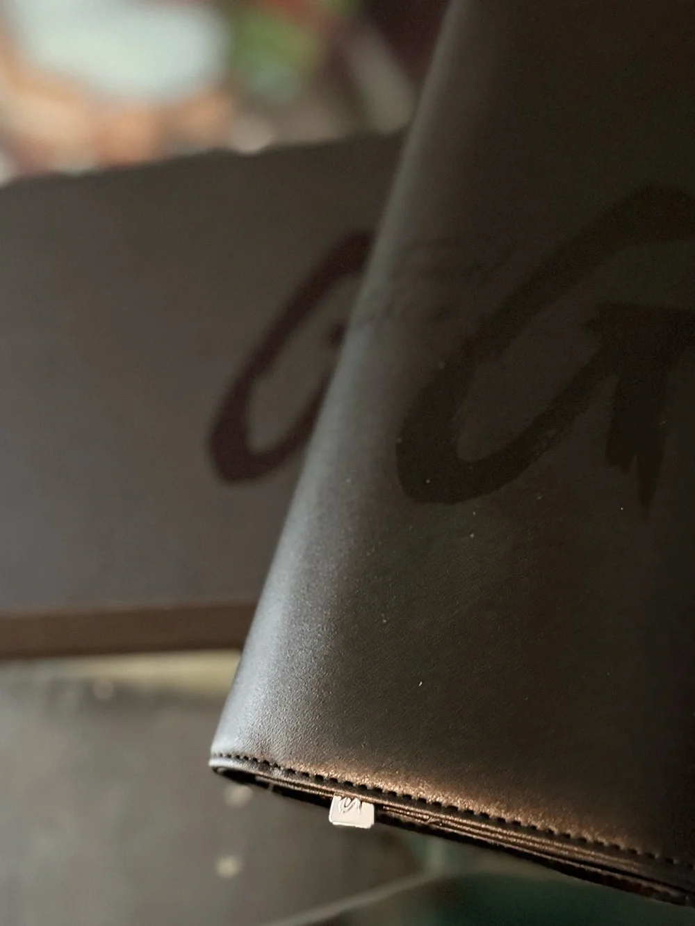 Glam-Aholic Lifestyle compact black