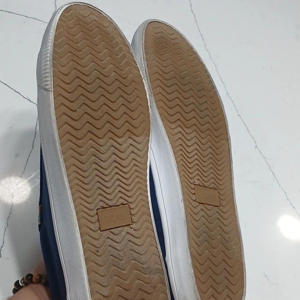 Toms step out
