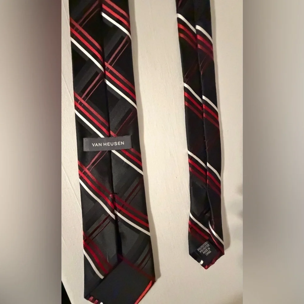 Van Heusen stylish tie