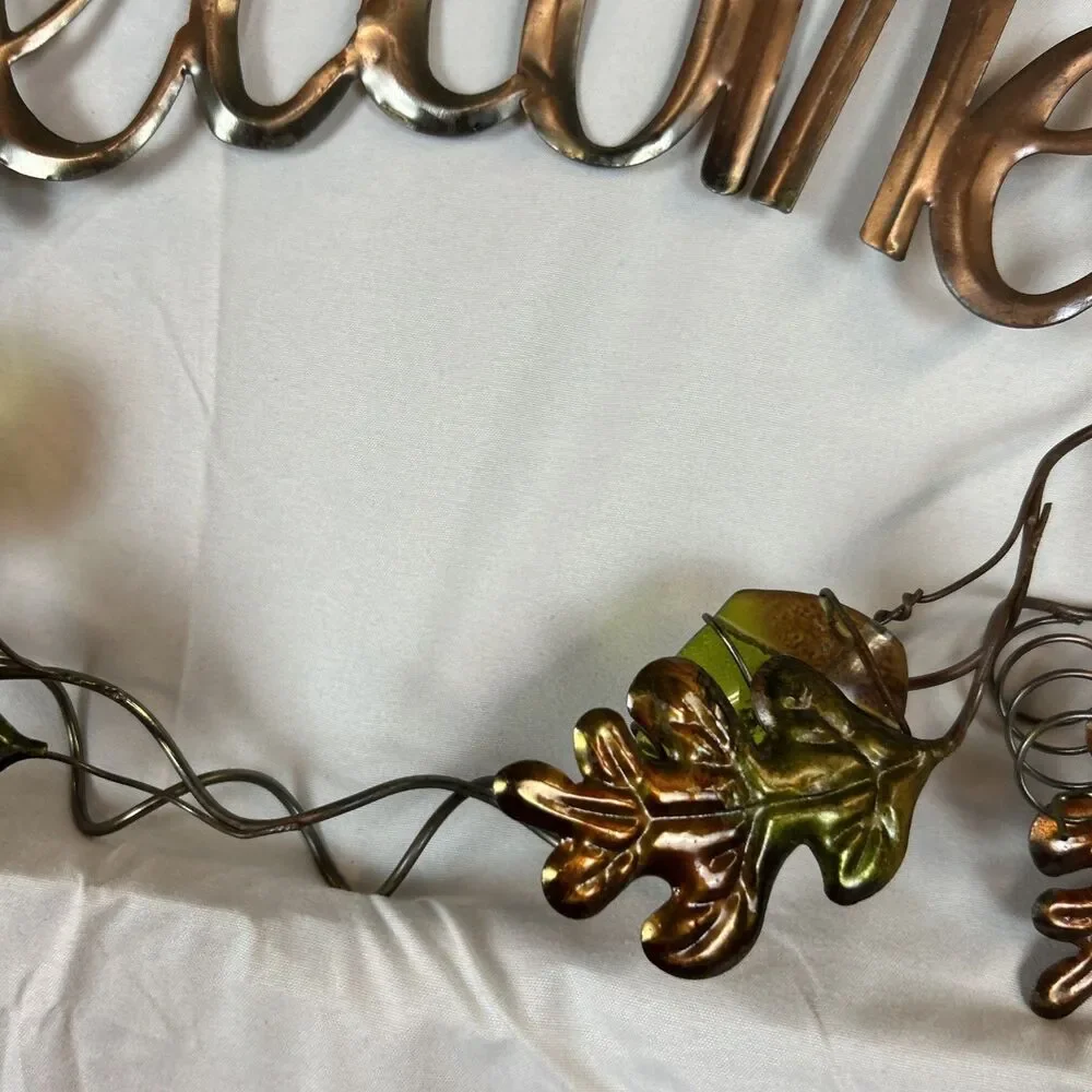 Unbranded metal wreath
