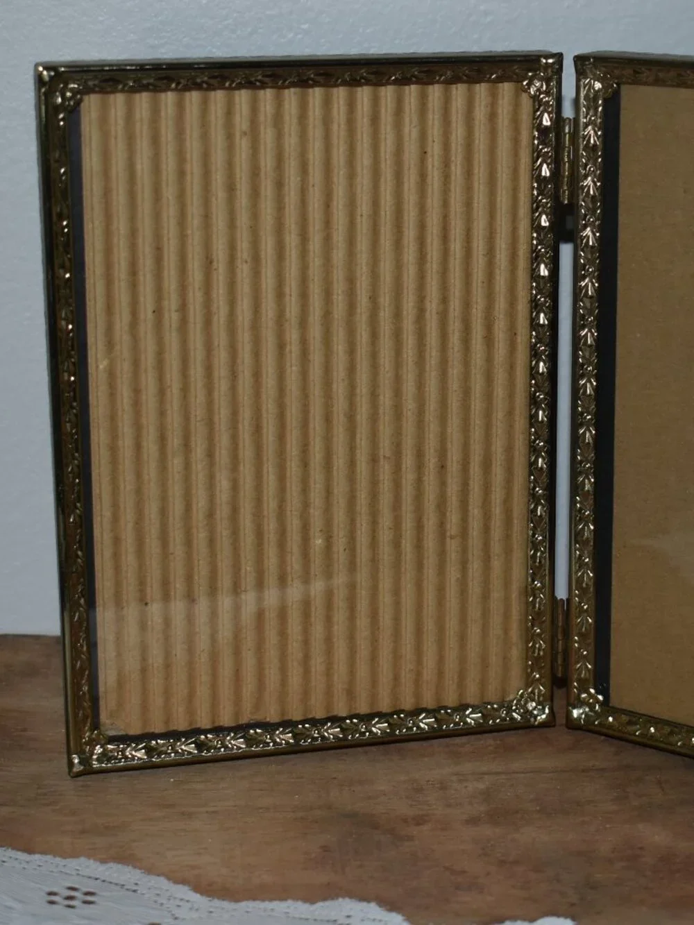 N/A vintage hinged