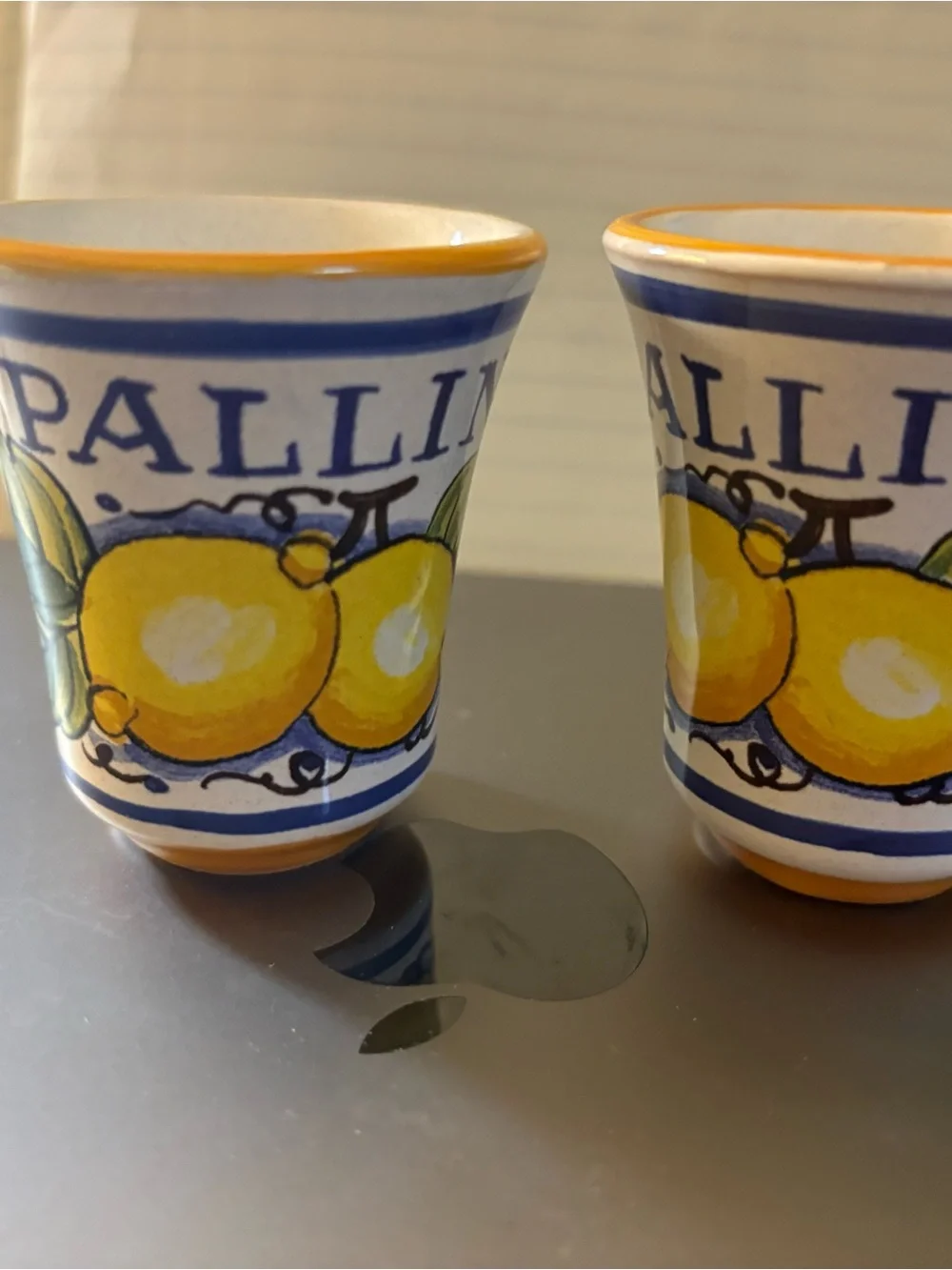 Deruta pair hand