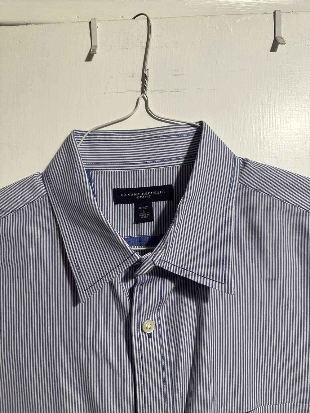 Banana Republic excellent chest