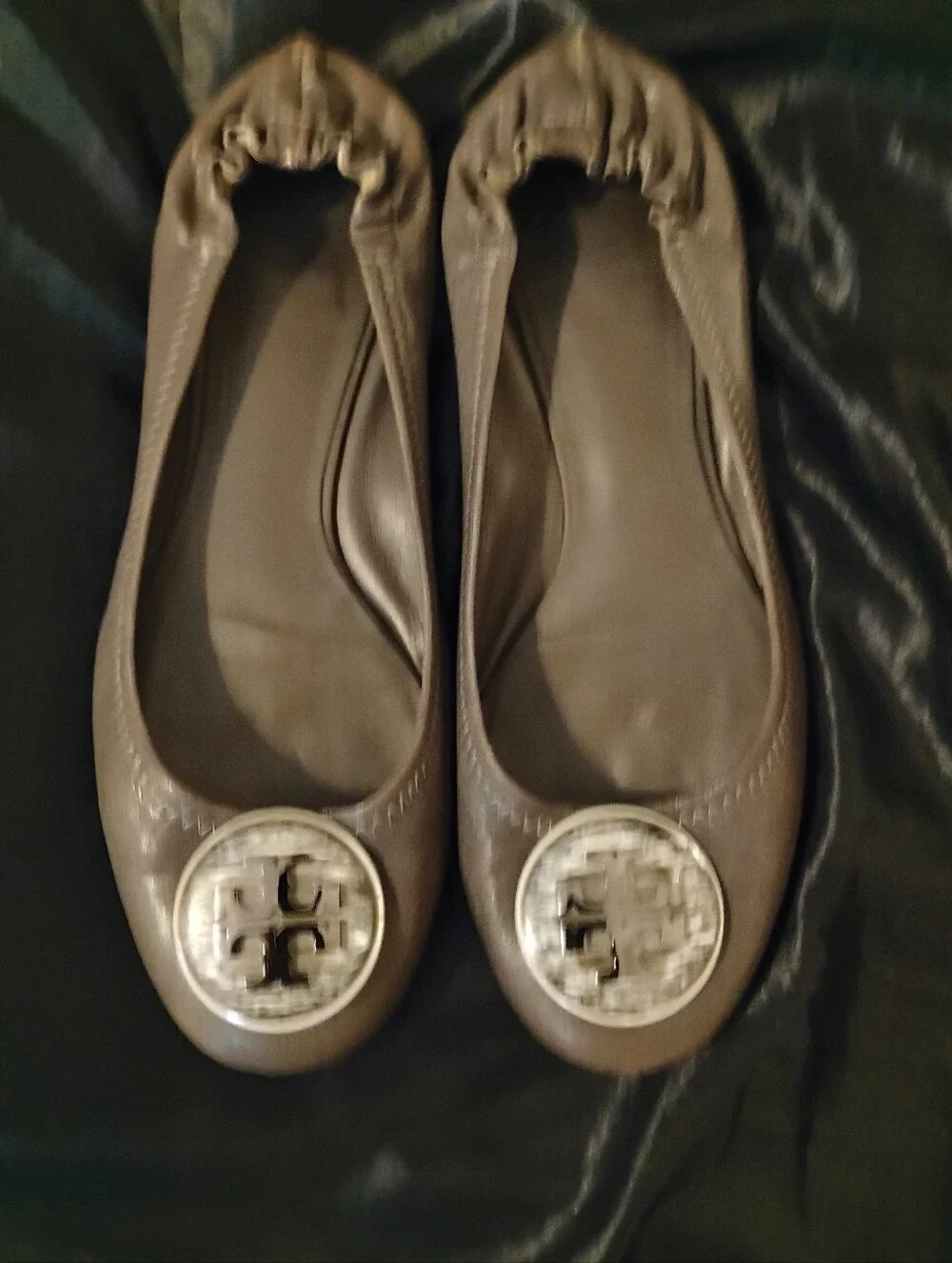 Women's Like New Grayish Beige Tory Burch Ballet Flats With Emblem U.S. Size 9
