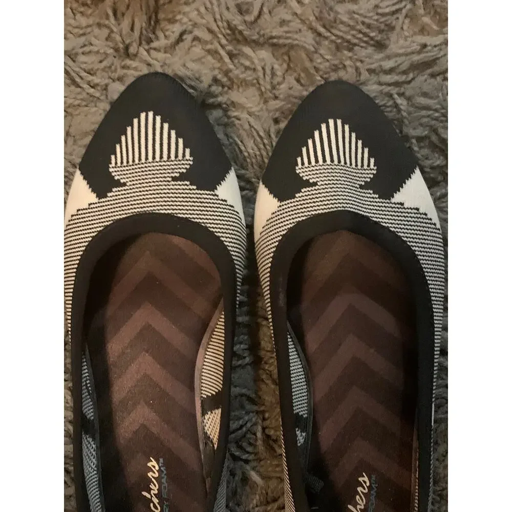 Skechers women’s black
