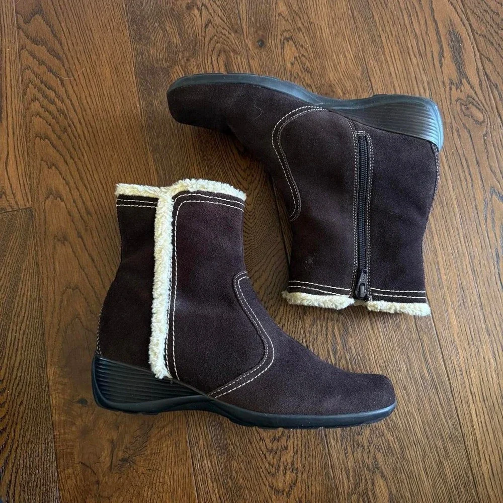 Naturalizer brown suede