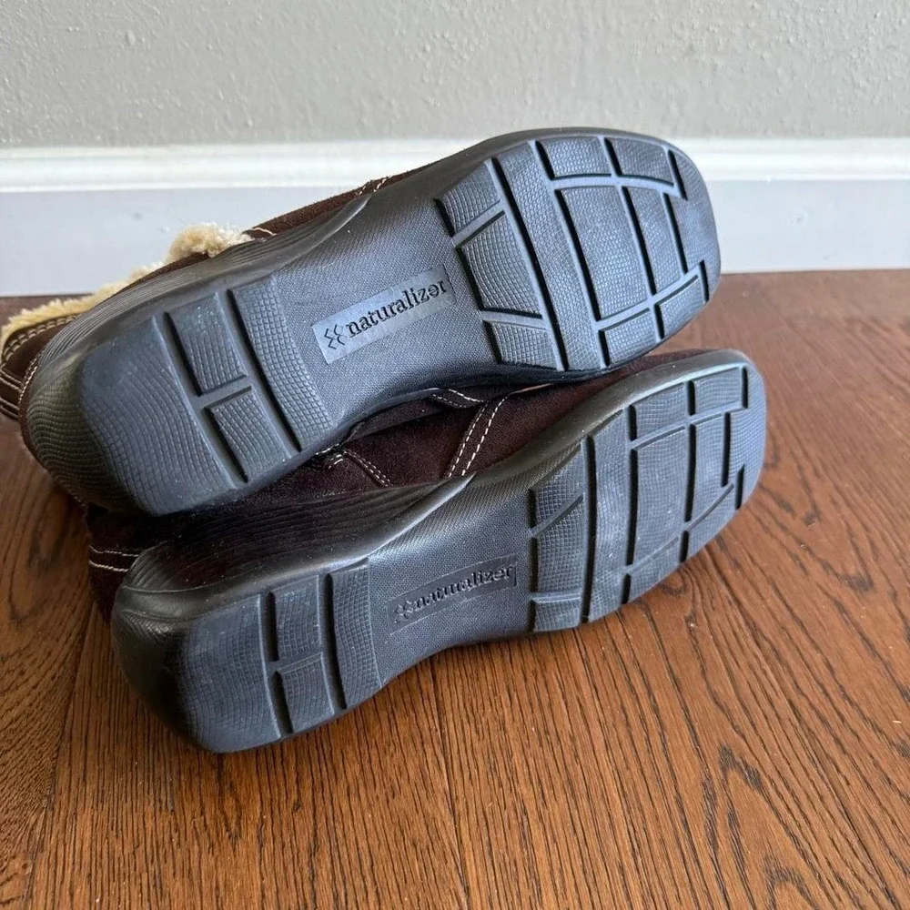 Naturalizer brown suede