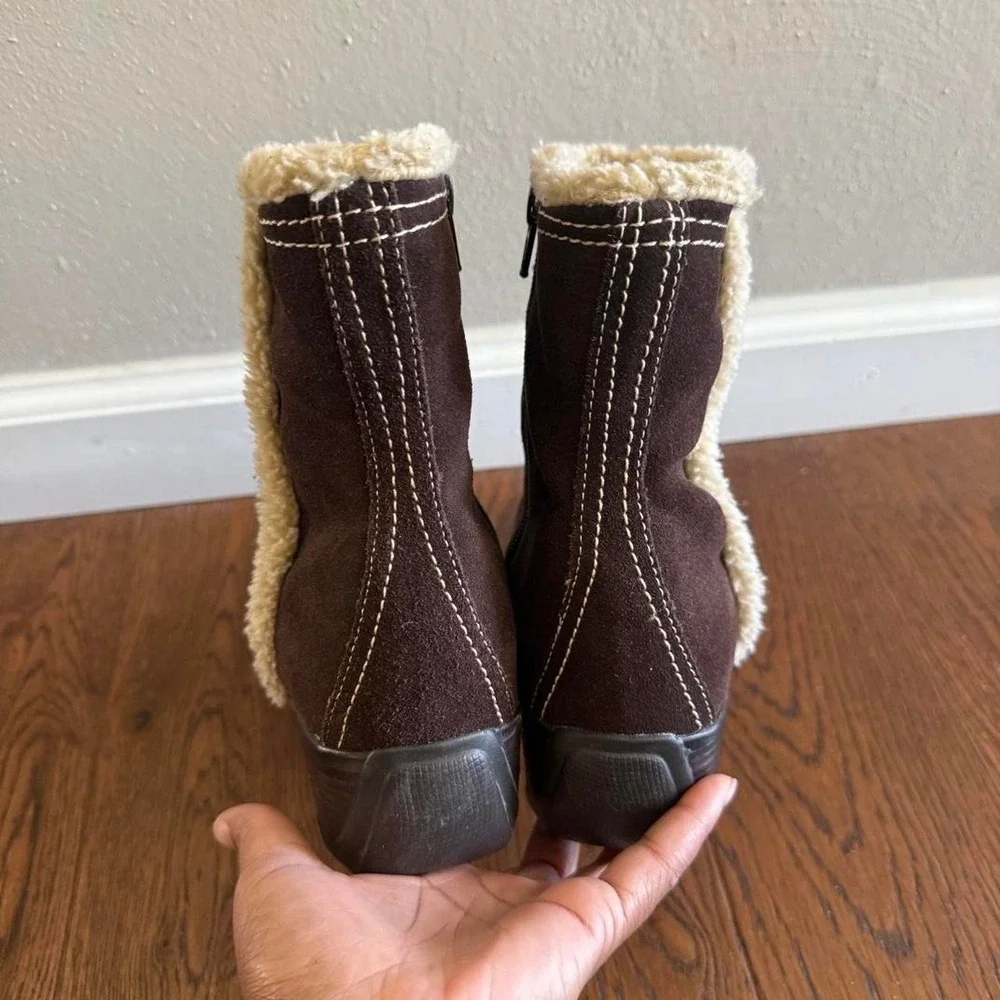 Naturalizer brown suede