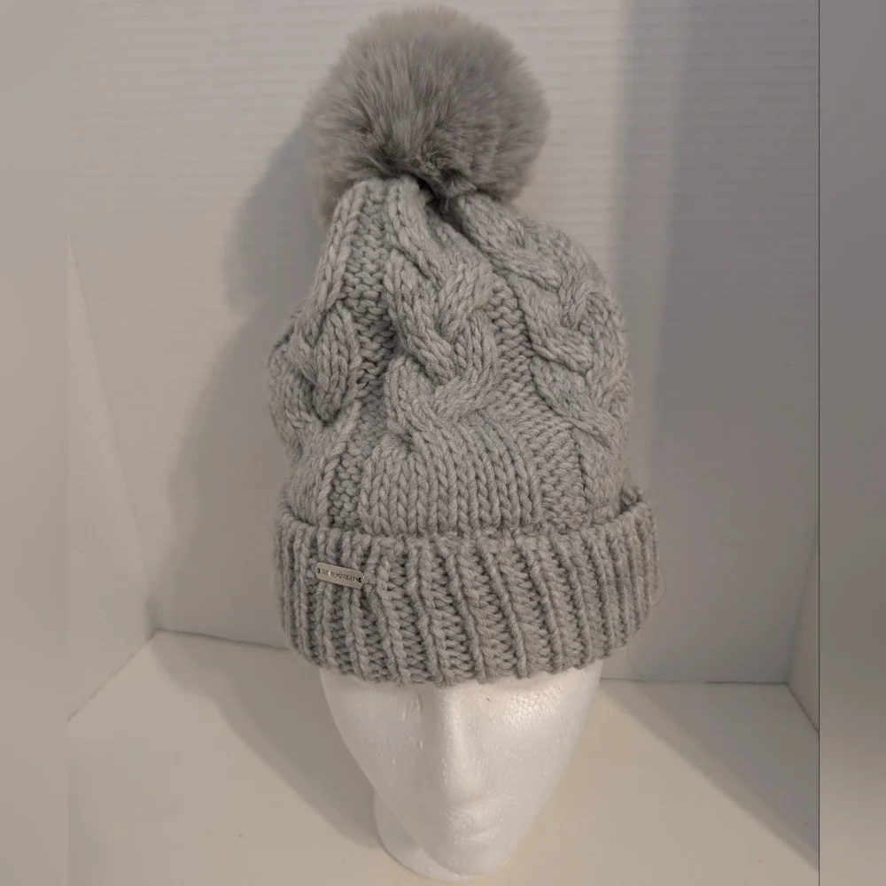 Steve Madden Cable Knit Fold over Gray Beanie‎ lined in Faux Fur with Pom NWOT