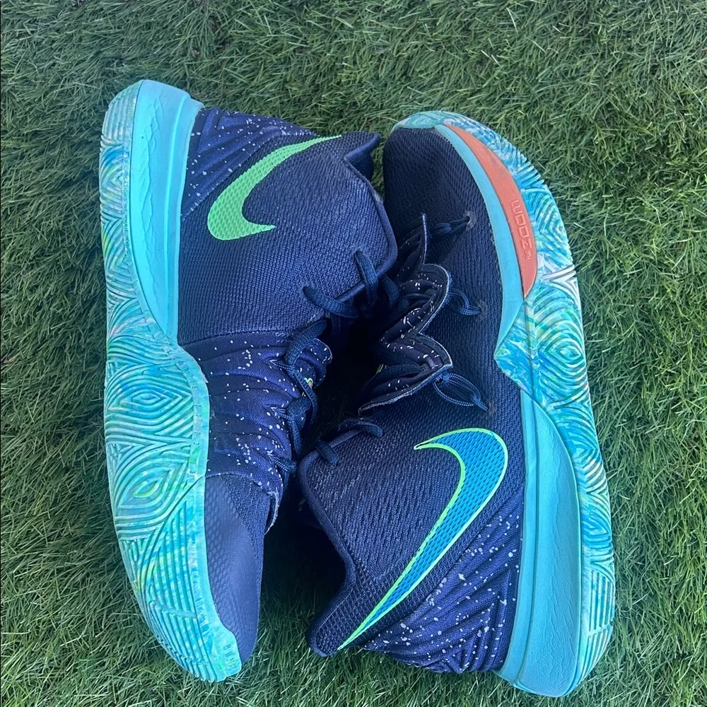 Nike dynamic shoes