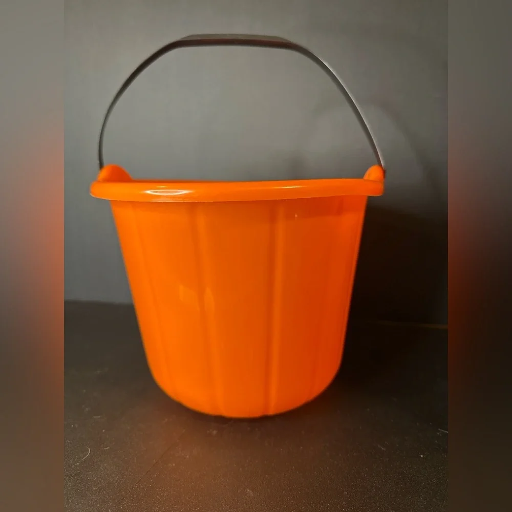 N/A festive plastic