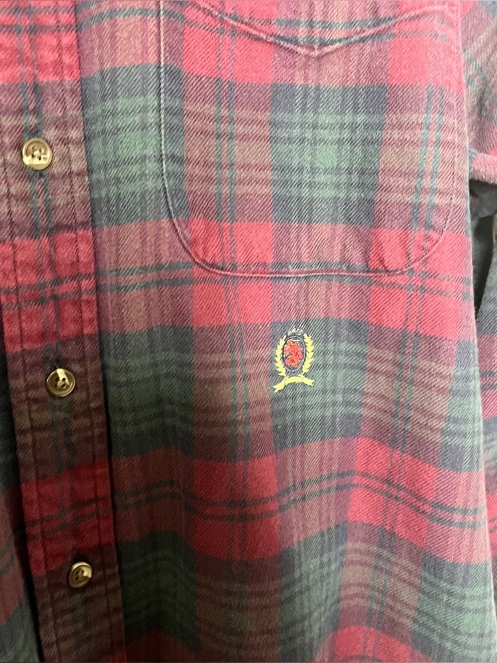 Tommy Hilfiger details 	•	100%