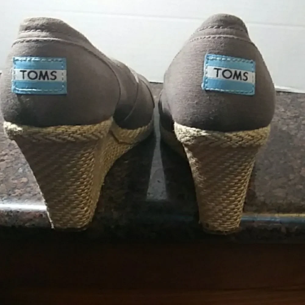 Toms preowned minimal