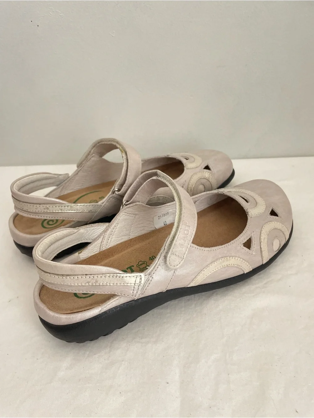 Naot closed toe