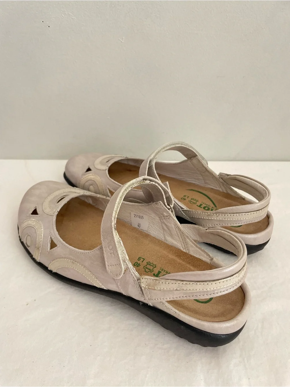 Naot closed toe