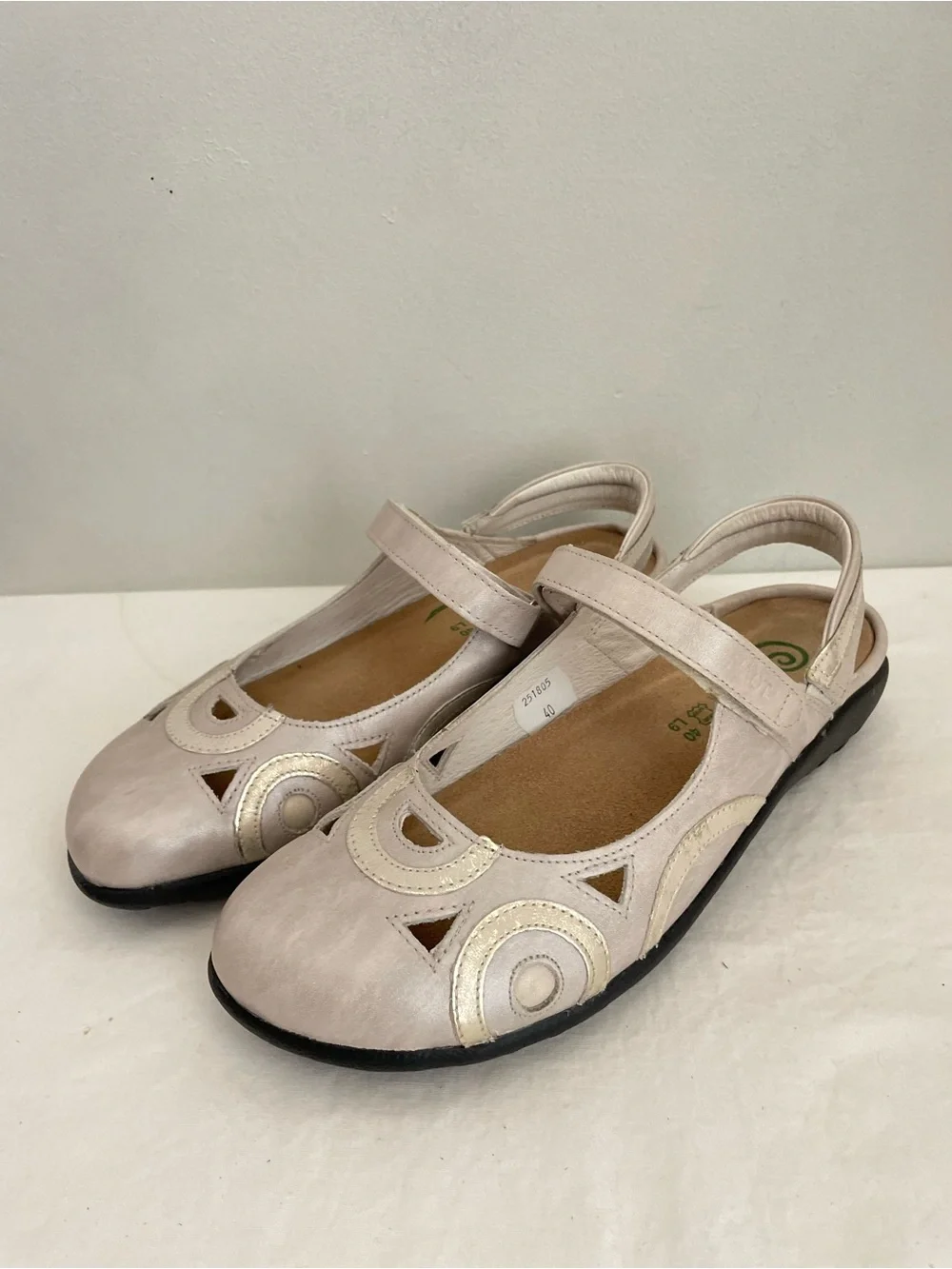 Naot closed toe