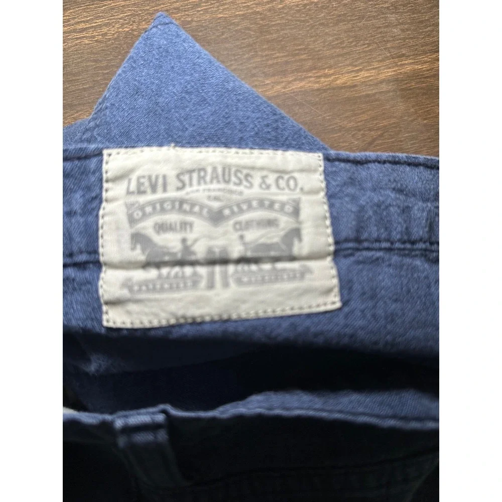 Levis fly minimalist