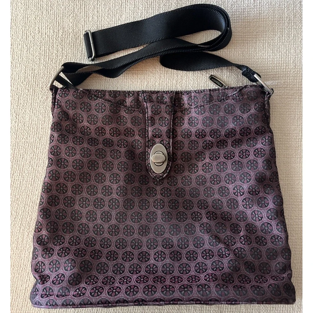 Baggallini Crossbody Travel Bag‎ Red Black Daisy Jacquard Collection