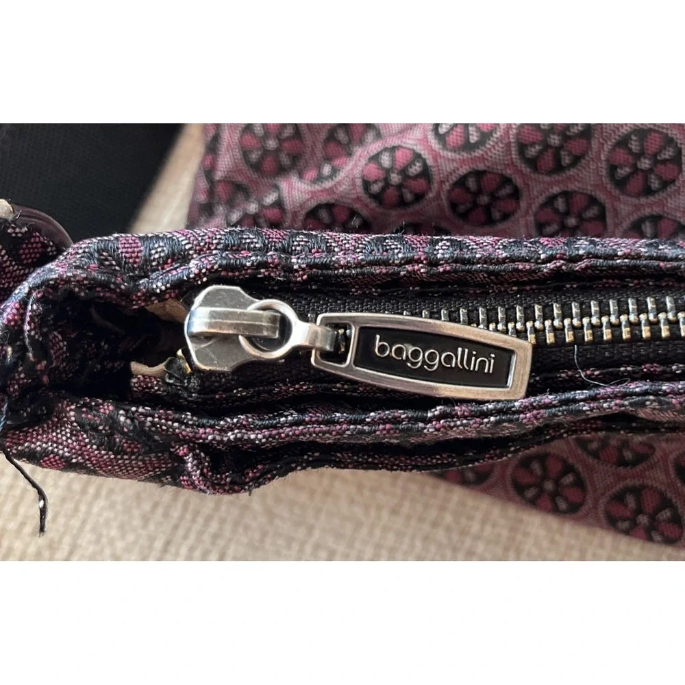 Baggallini Crossbody Travel Bag‎ Red Black Daisy Jacquard Collection