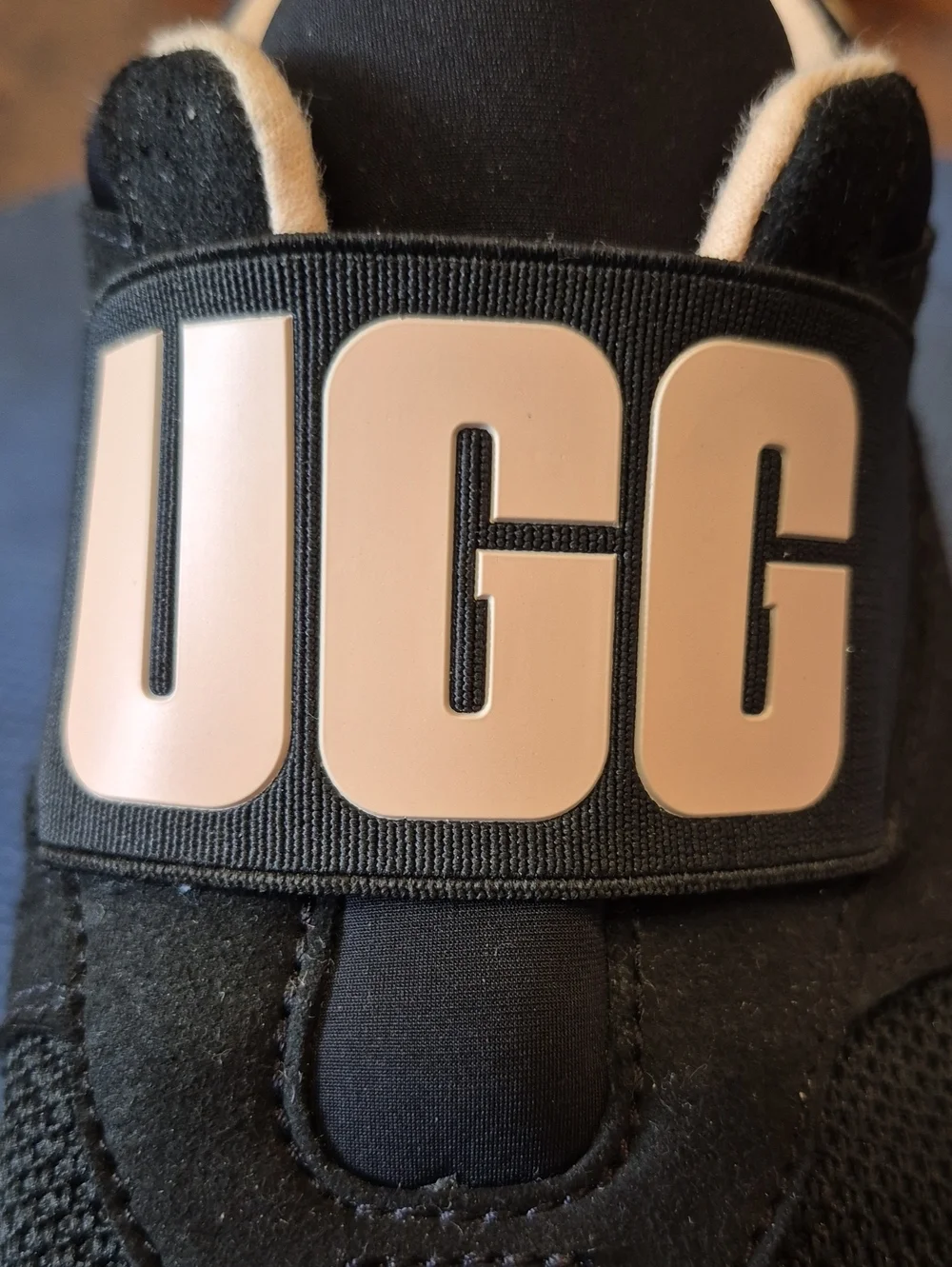 UGG la flex