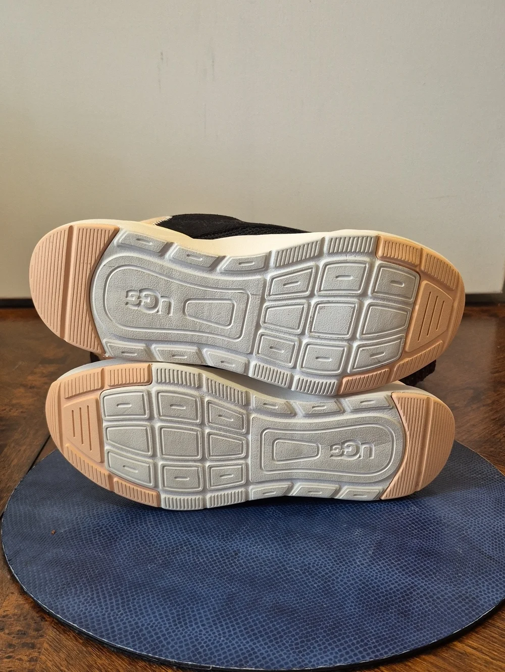 UGG la flex