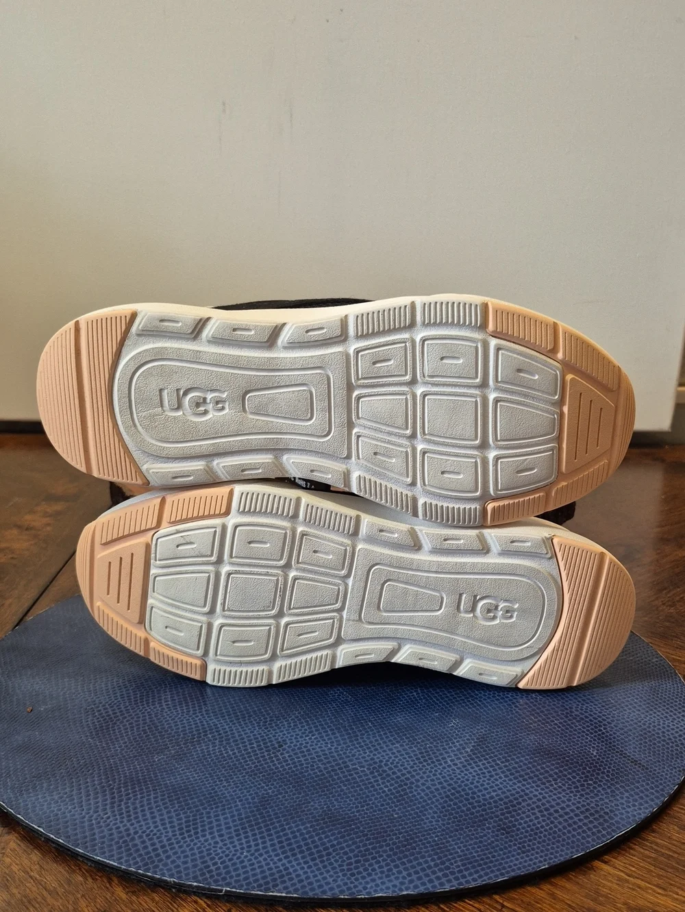 UGG la flex
