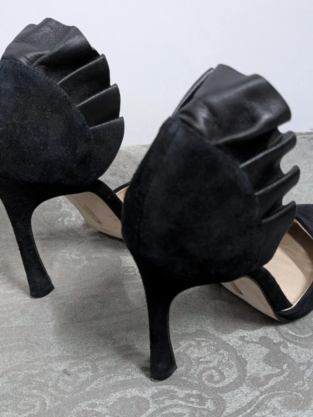 Louise et Cie Black Lo-Telissa suede stilettos with leather ruffle, sz 6.5