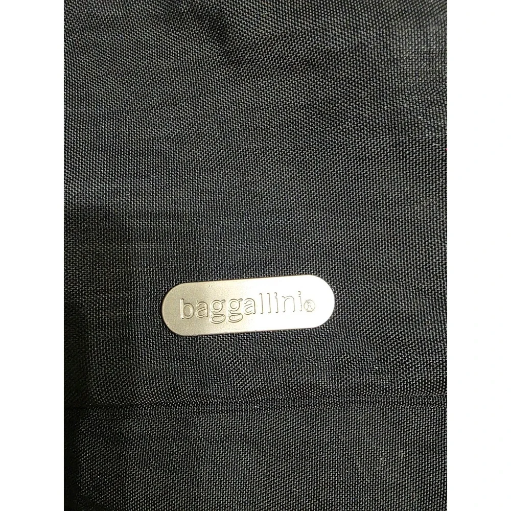Baggallini Black Nylon Crossbody Travel Bag Multi Pocket Organizer Messenger