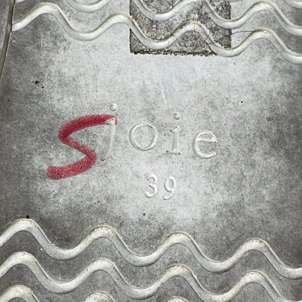 Joie contemporary footwear