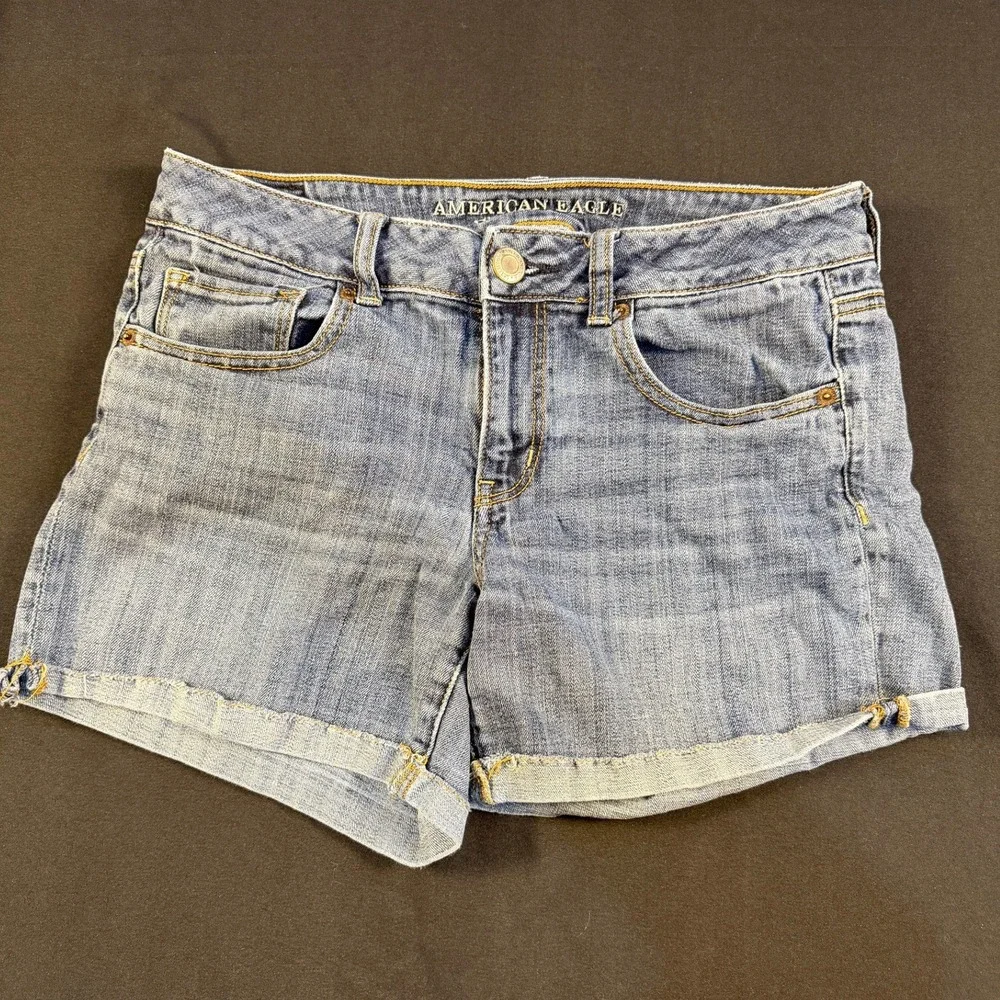 American Eagle Super Stretch Midi Denim Shorts Medium Wash Blue‎ Cuffed Size 10