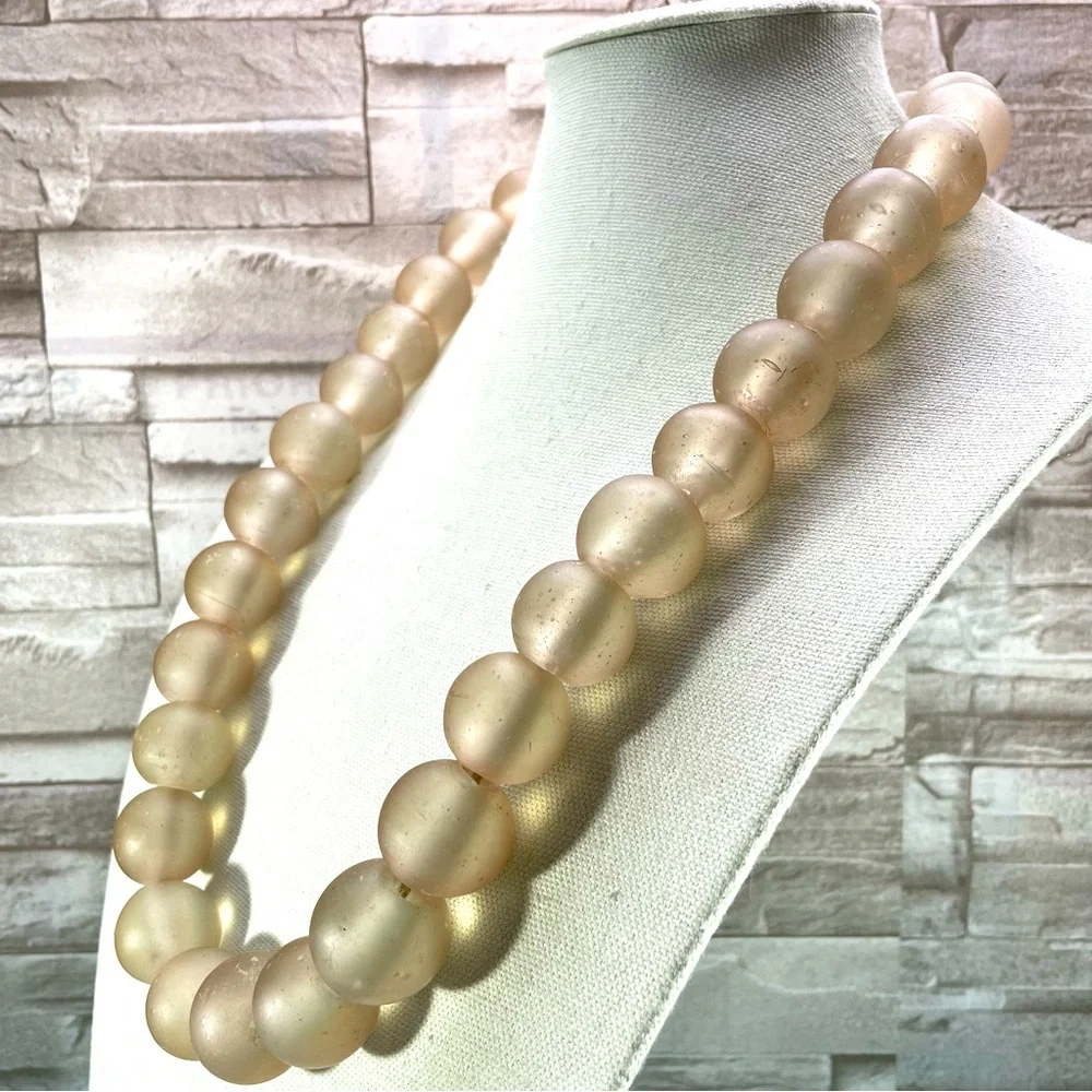 Unsigned jumbo beige