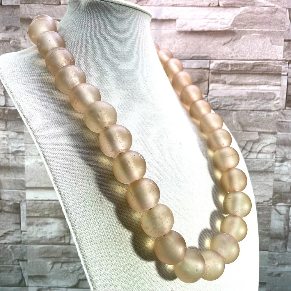 Unsigned jumbo beige