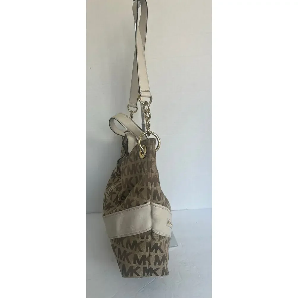 Michael Kors stunning gently