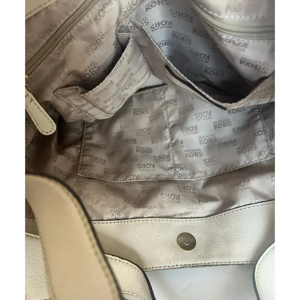 Michael Kors stunning gently