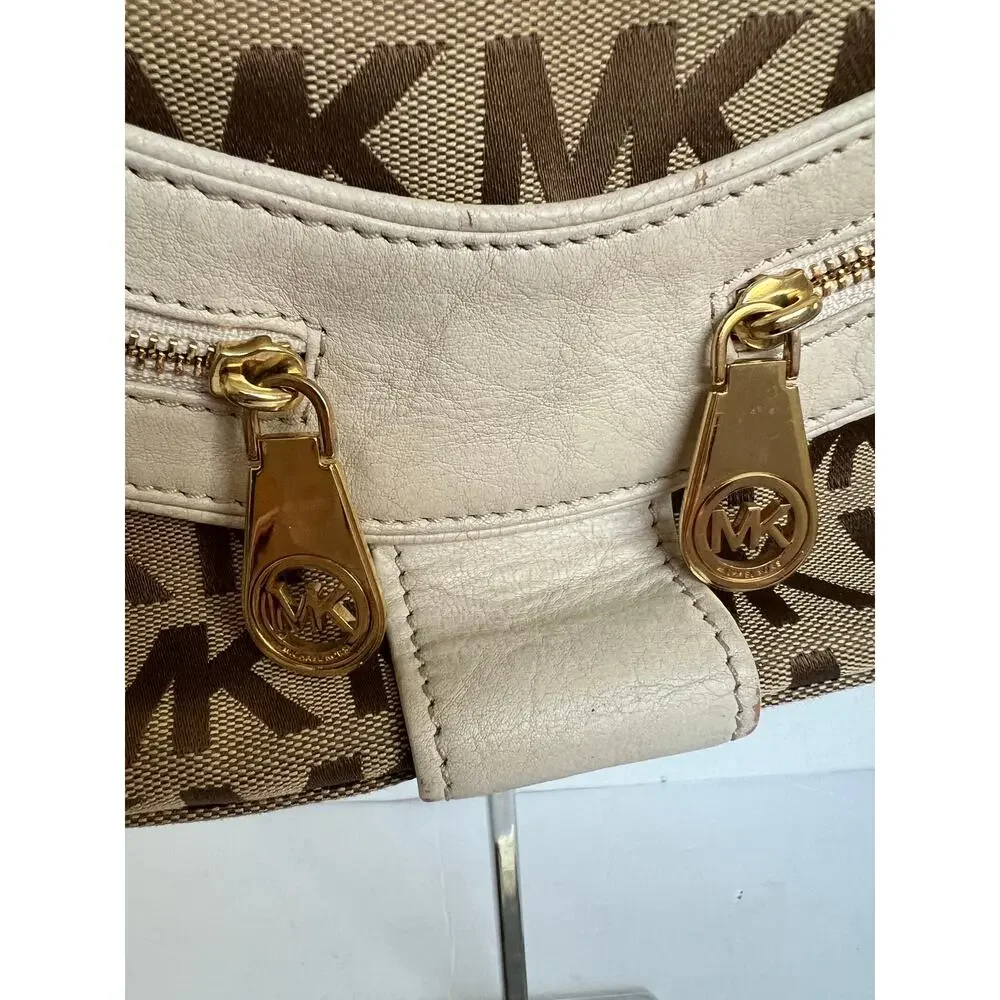 Michael Kors stunning gently