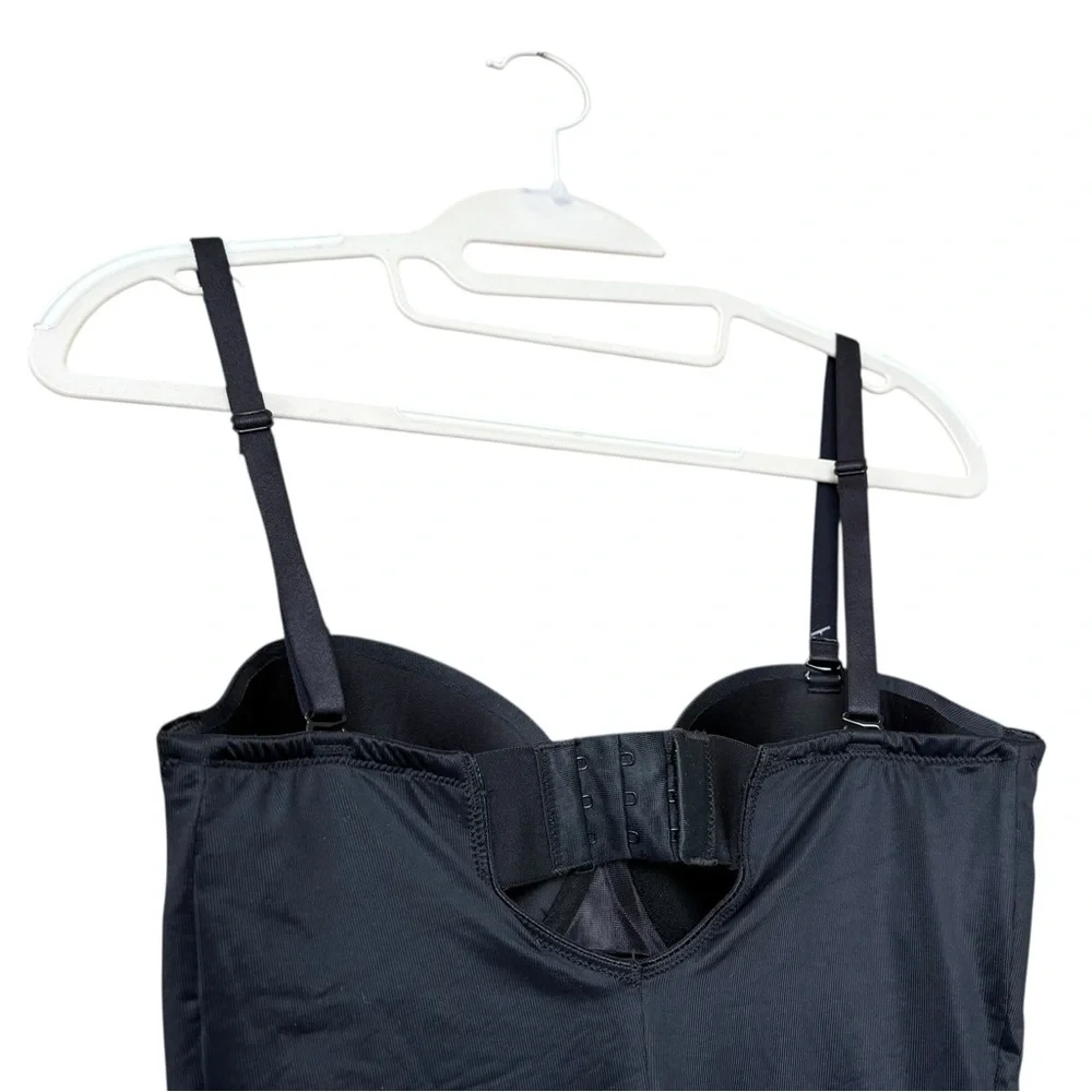 New SPANXshape Suit Your Fancy Strapless Cupped Mid-Thigh Bodysuit Size M‎ Black