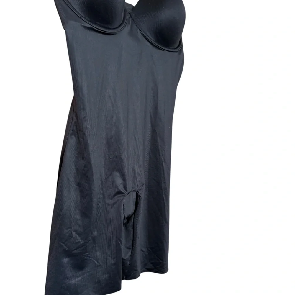 New SPANXshape Suit Your Fancy Strapless Cupped Mid-Thigh Bodysuit Size M‎ Black
