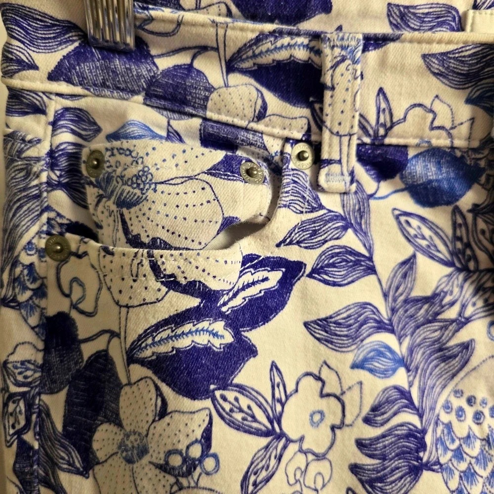 Vineyard Vines eye catching