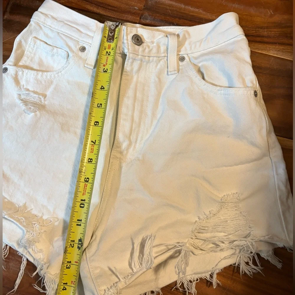 Levis levi white