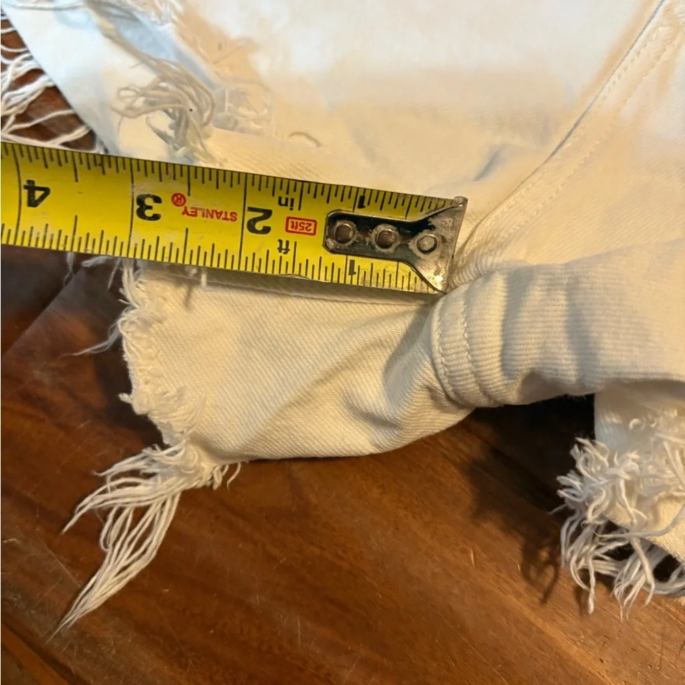 Levis levi white