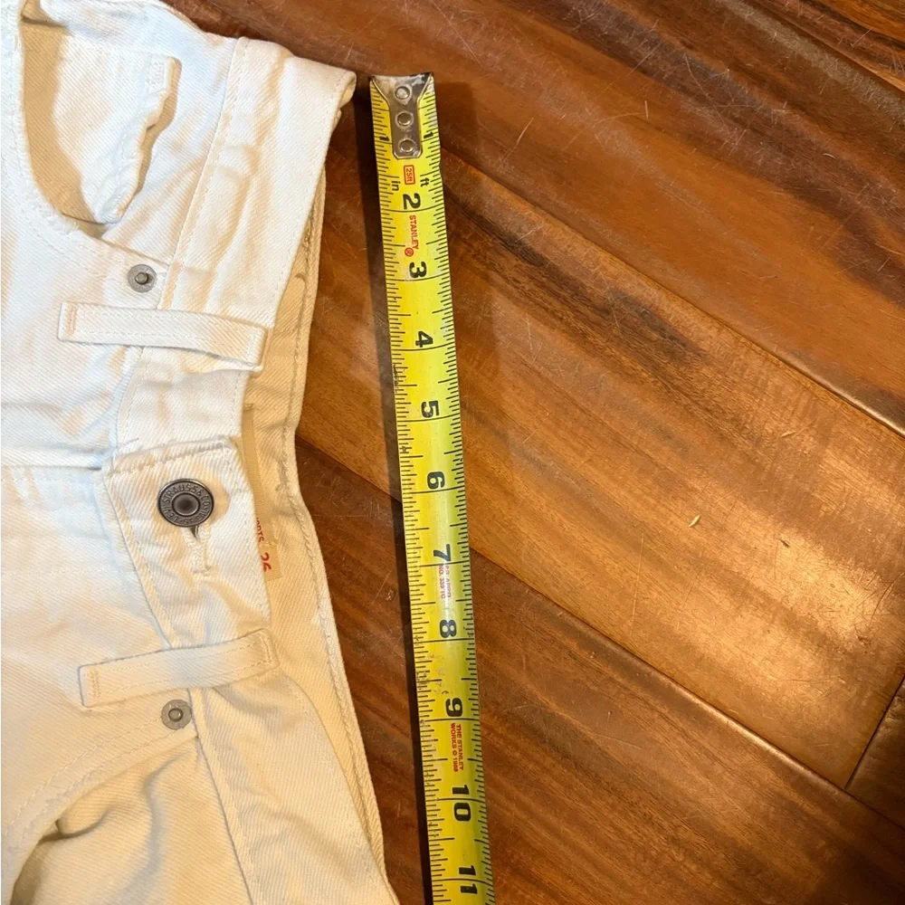 Levis levi white